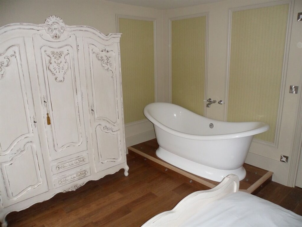 Deluxe Double Room, Ensuite (Amelia) photo 2