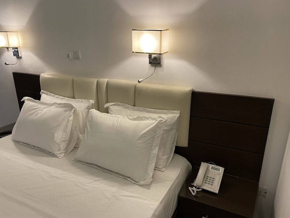 Premium Room, 1 King Bed, Non Smoking, City View photo 3