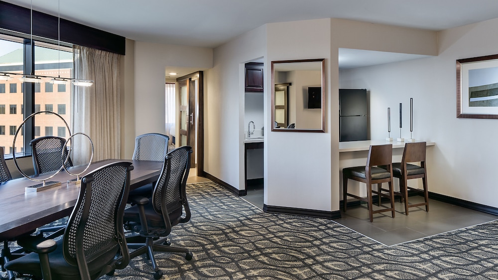 Suite, 1 King Bed, Smoking photo 3