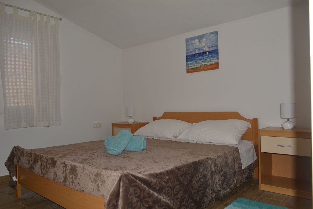 Apartment (A2)