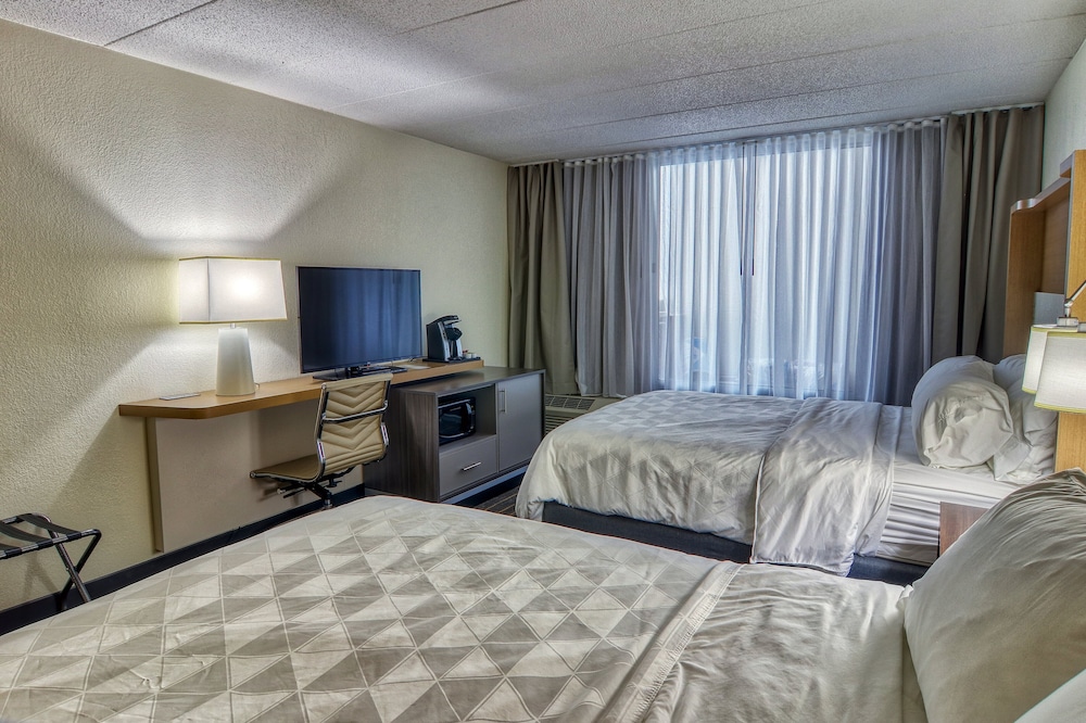 Standard Room, 2 Queen Beds, Pool View - Photo 4