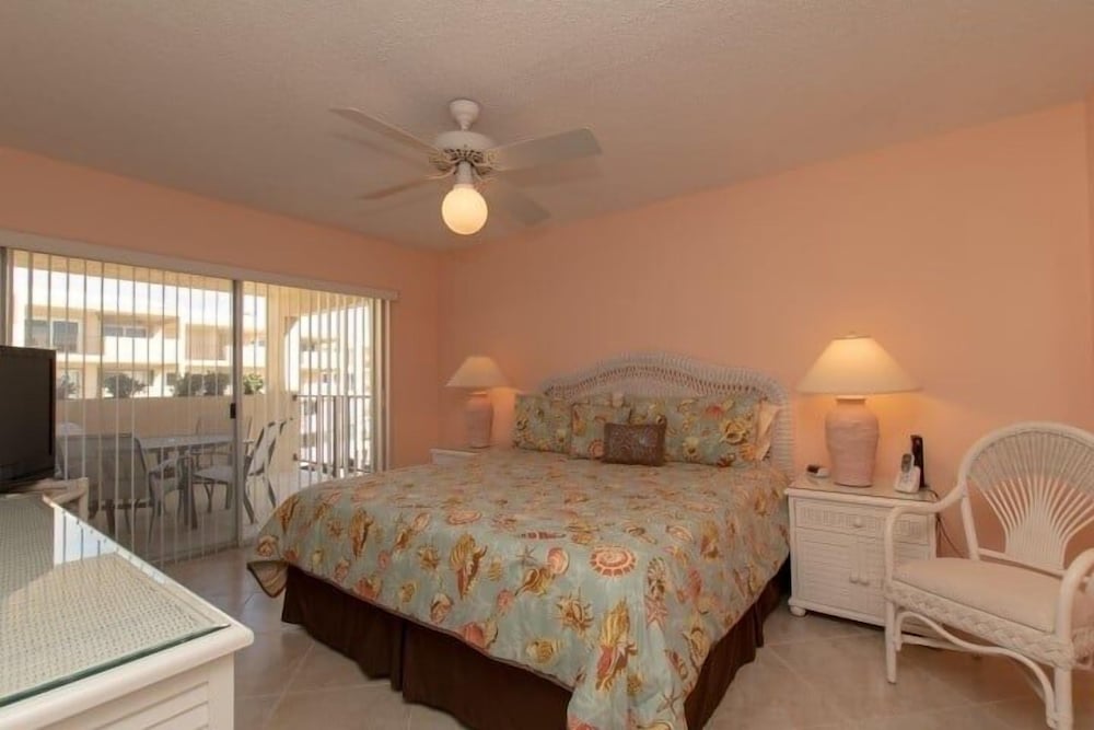 Condo, 2 Bedrooms photo 1