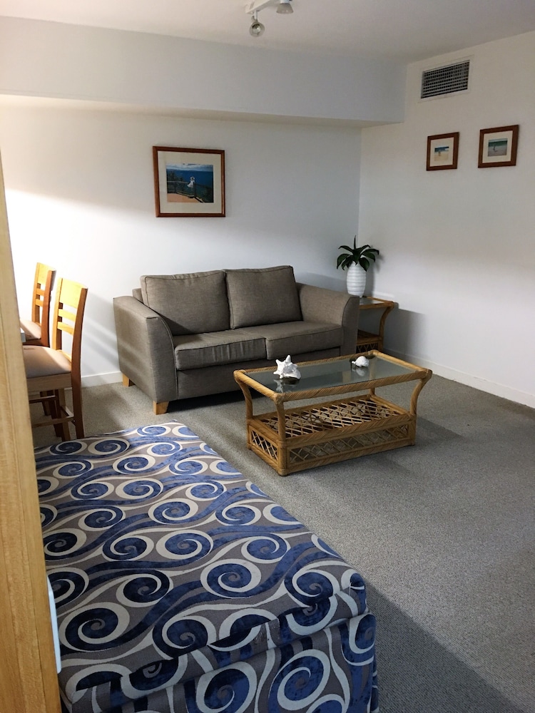 Basic Apartment, 2 Bedrooms, Courtyard View, Ground Floor photo 2