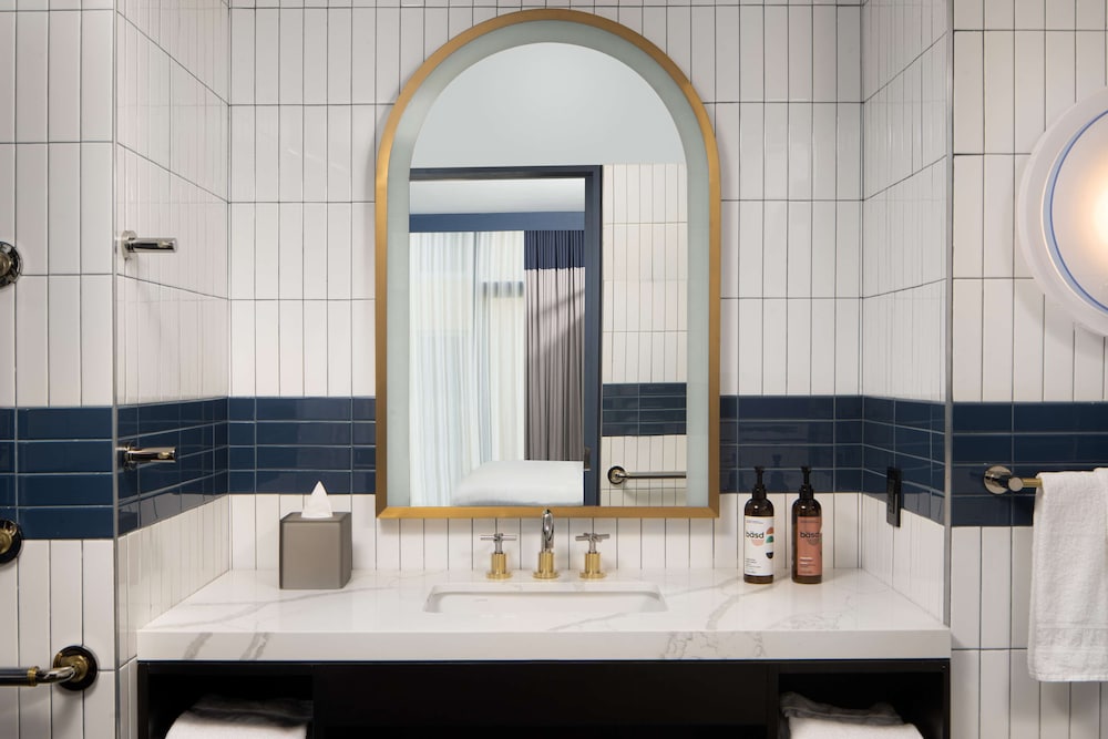 Two Bedroom, 1.5 Bath Suite thumbnail 5