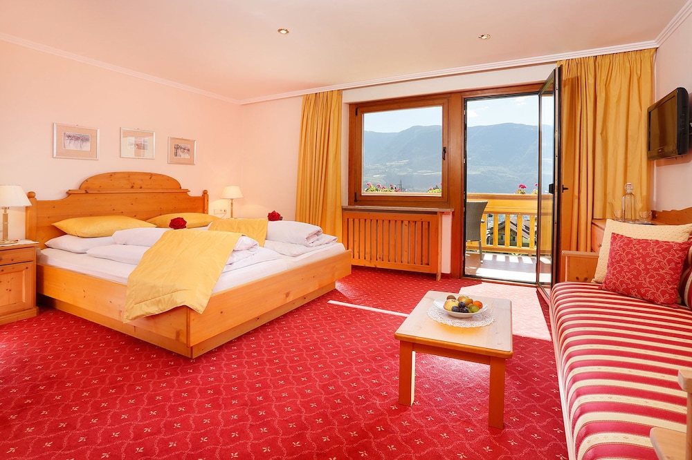 Deluxe Room, 1 King Bed, Valley View photo 3