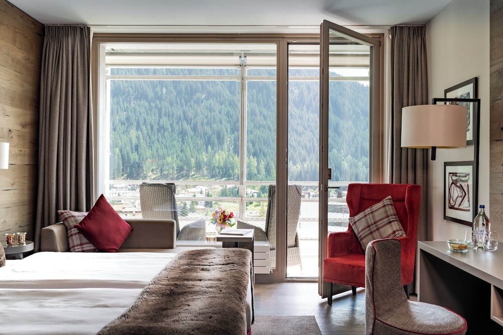 Premium Double Room, 2 Twin Beds, Mountain View thumbnail 6