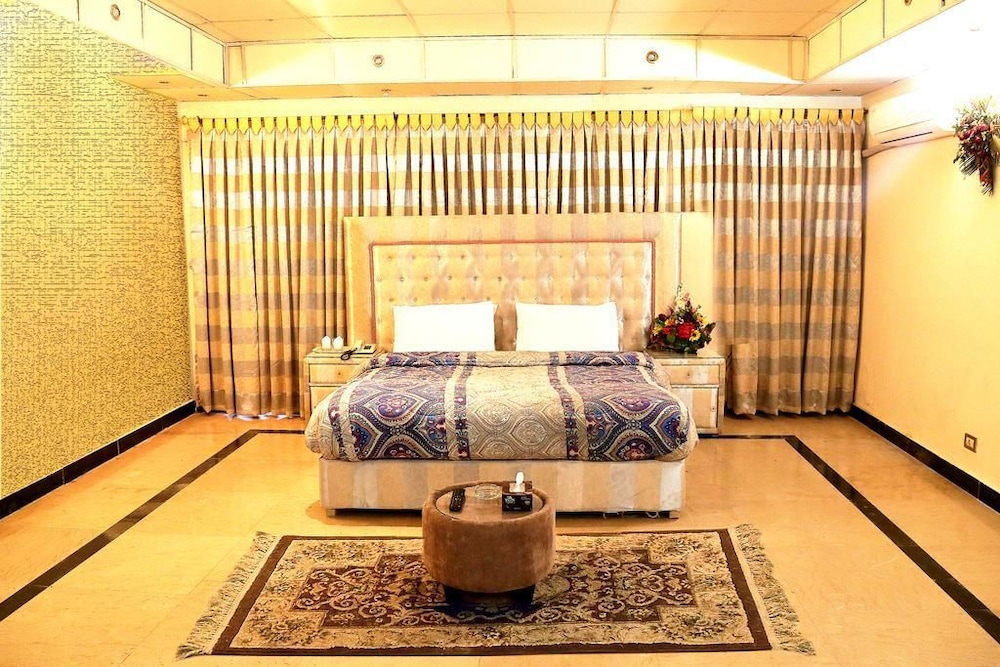 Executive House, Multiple Beds, Smoking photo 2