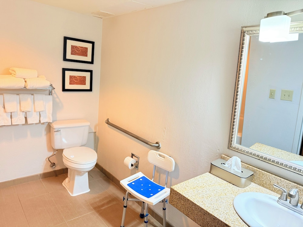 Suite, 2 Double Beds, Accessible, Non Smoking photo 2