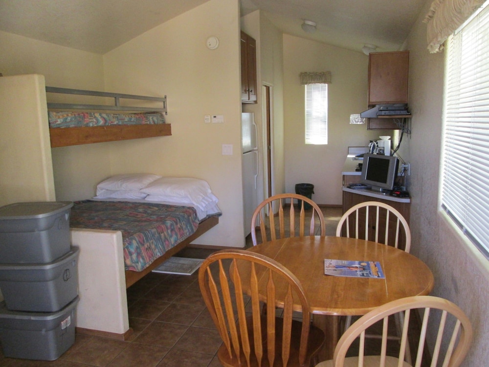 Standard Cabin, Non Smoking (Linens Included) photo 1