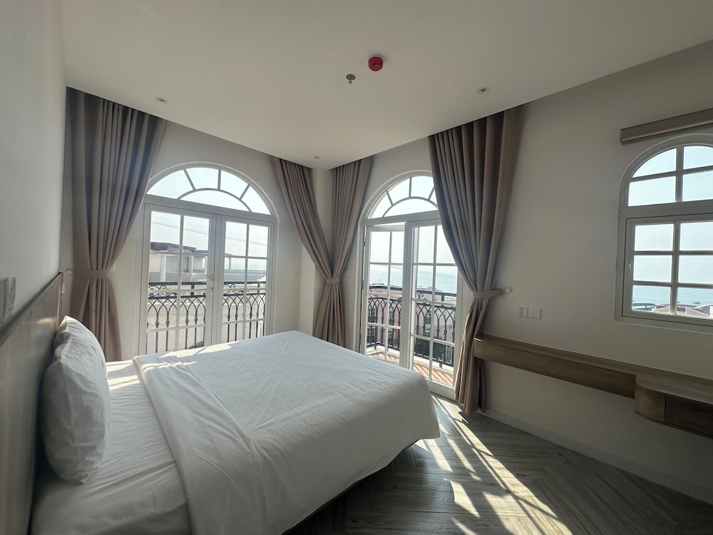 Premium Suite, Sea View, Mountainside