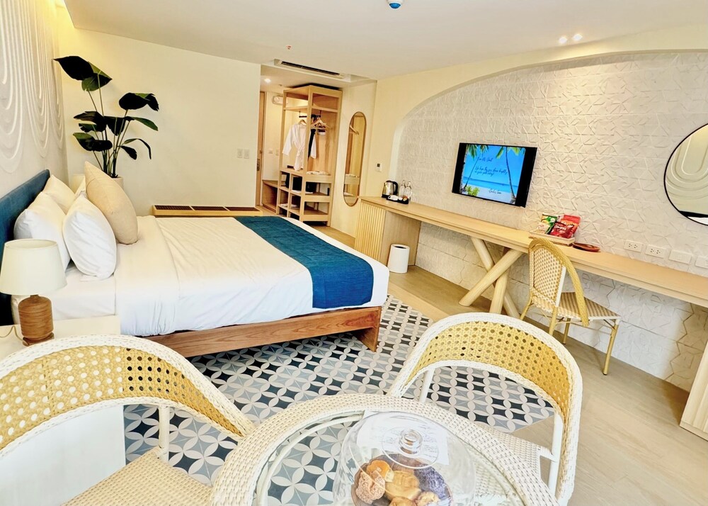 Premier Single Room, Balcony, Partial Ocean View