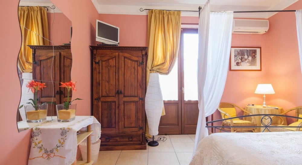 Deluxe Room, 1 Double Bed, Private Bathroom, City View photo 2