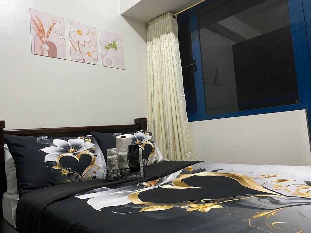 Panoramic Condo, 1 Queen Bed with Sofa bed, Balcony, City View photo 3