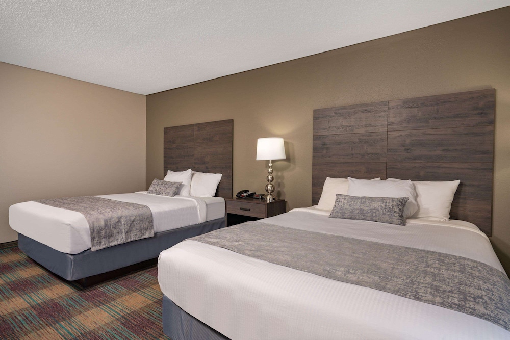 Room, 2 Queen Beds, Non Smoking - Photo 1