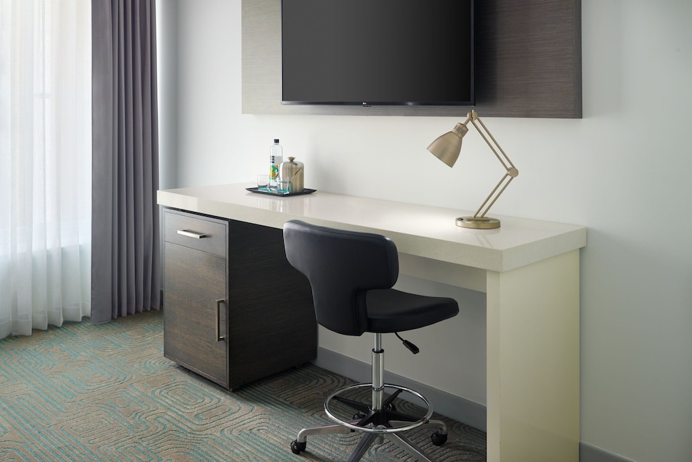 Room, 2 Queen Beds (Mobility Accessible, Tub) photo 3