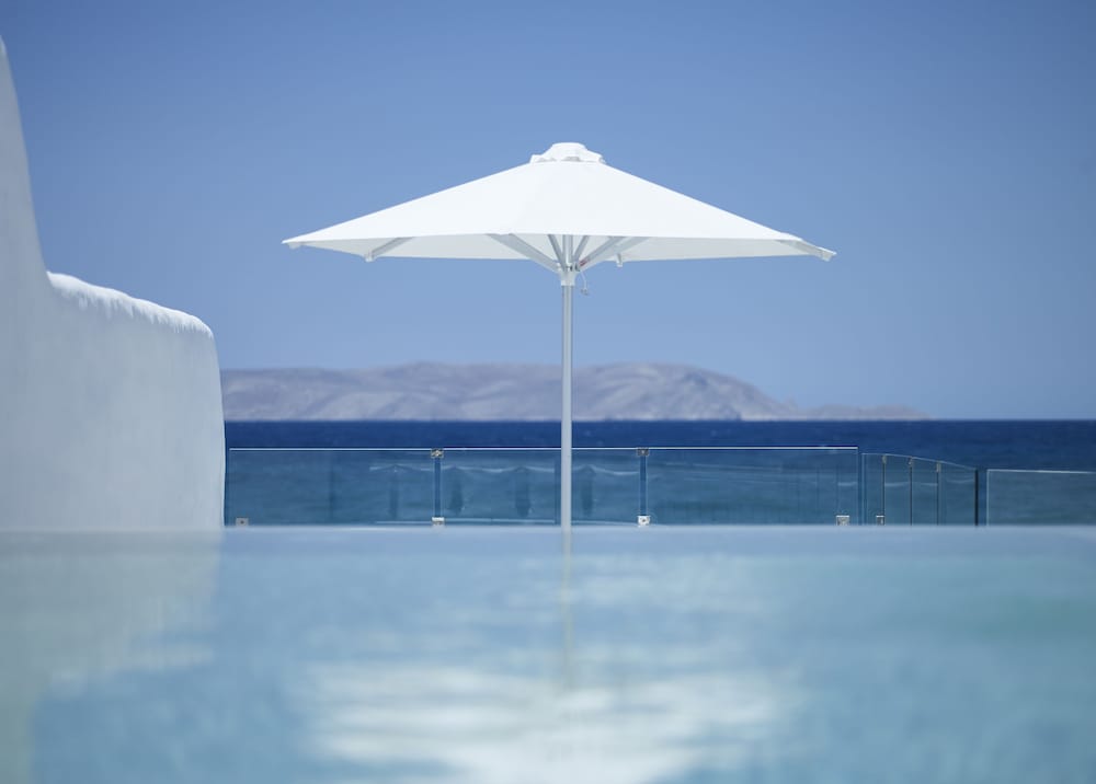 Spa Suite Seafront with Private Heated Pool thumbnail 6