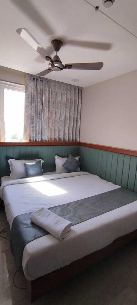 Deluxe Room - Photo 4