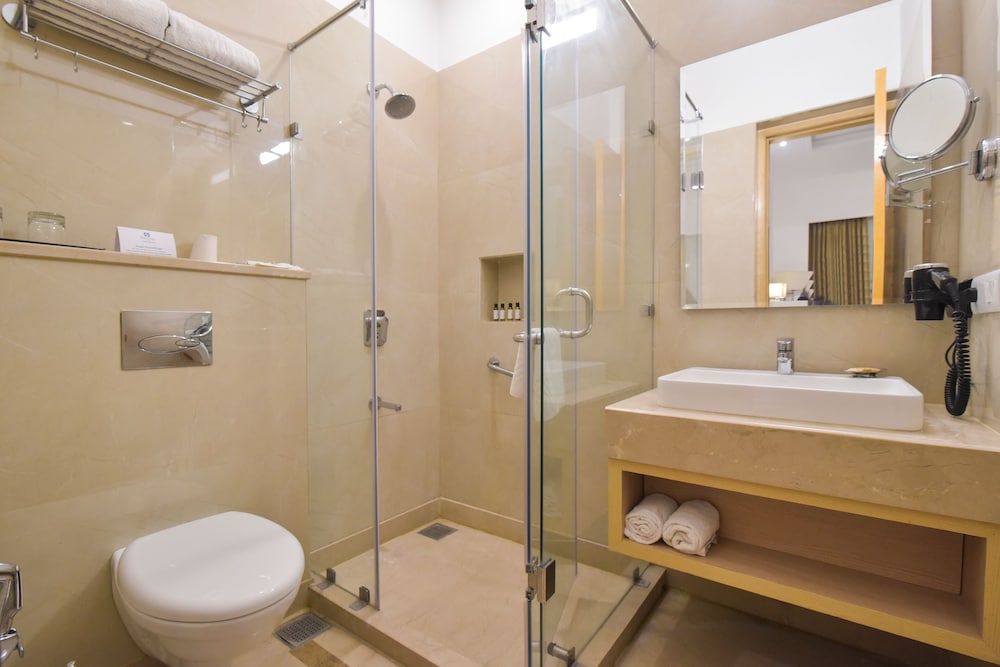 Superior Room, 1 King Bed, Non Smoking photo 2