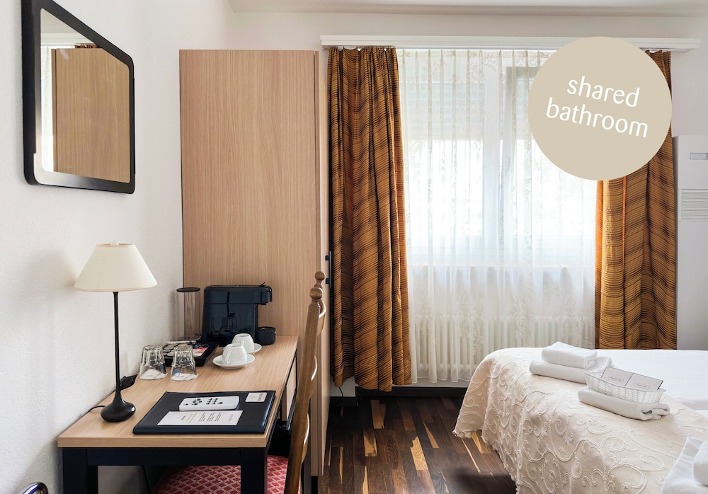 Standard Room, City View thumbnail 5