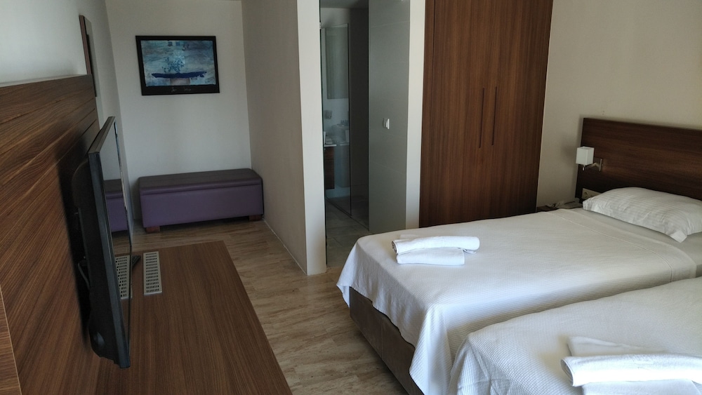 Comfort Twin Room, Pool View photo 1