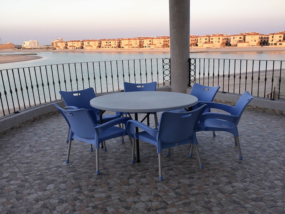 Family Chalet, 5 Bedrooms, Sea View, Upper Floor