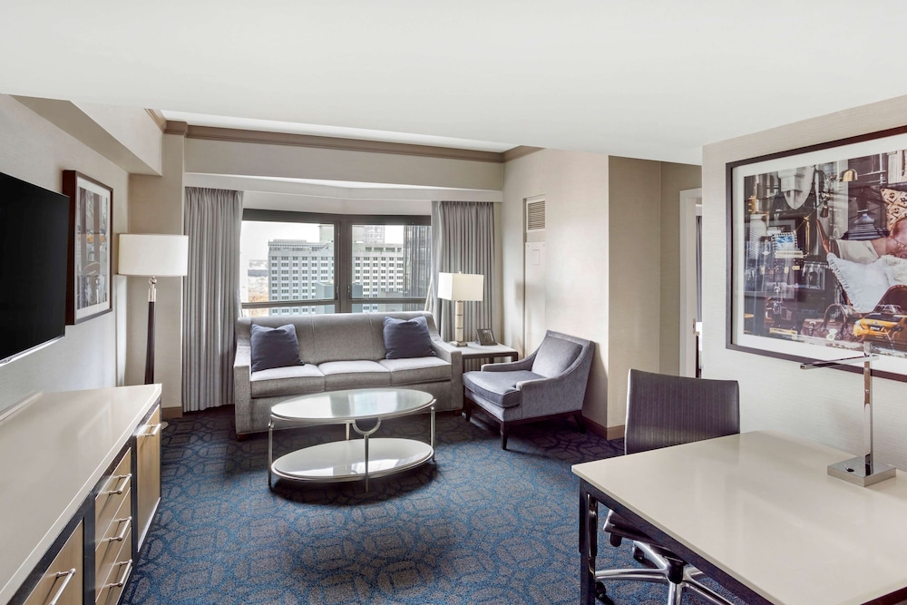 2 Bedroom 2 King Suite with Queen Sofabed thumbnail 6