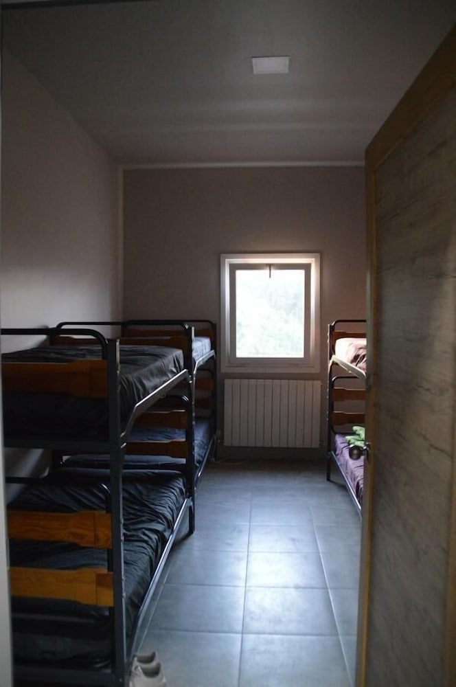 Cama en habitación compartida para 8 personas