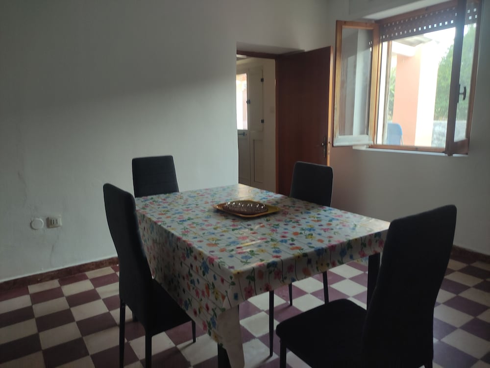 House, 2 Bedrooms, Smoking photo 2