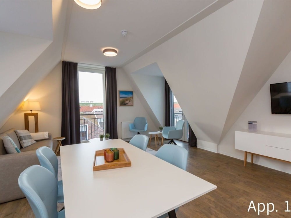 Deluxe Apartment, 3 Bedrooms photo 2