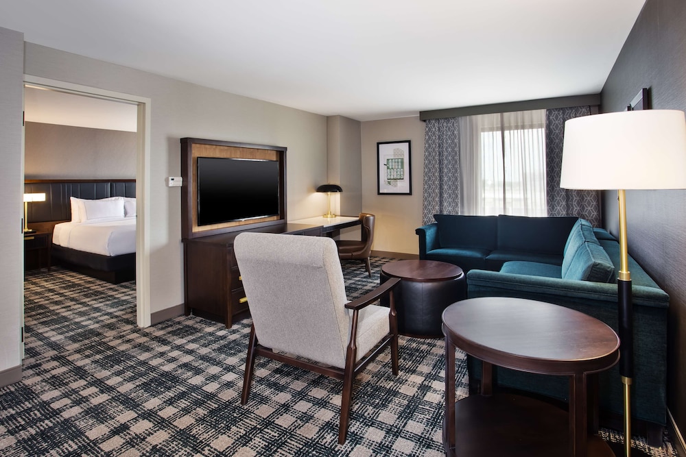 Suite, 1 King Bed, Accessible, Bathtub photo 1