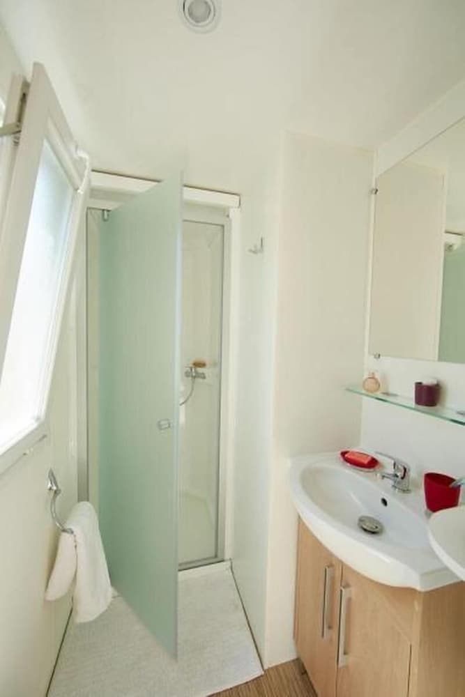 Superior Mobile Home, 2 Bedrooms photo 3