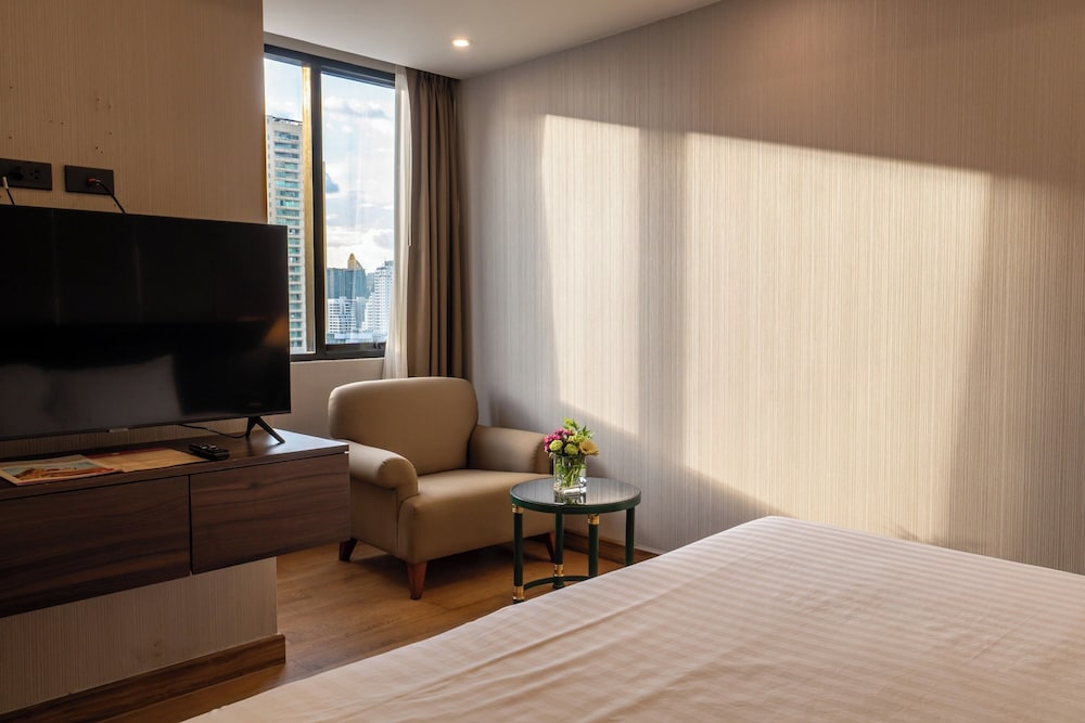 Premier Room thumbnail 5