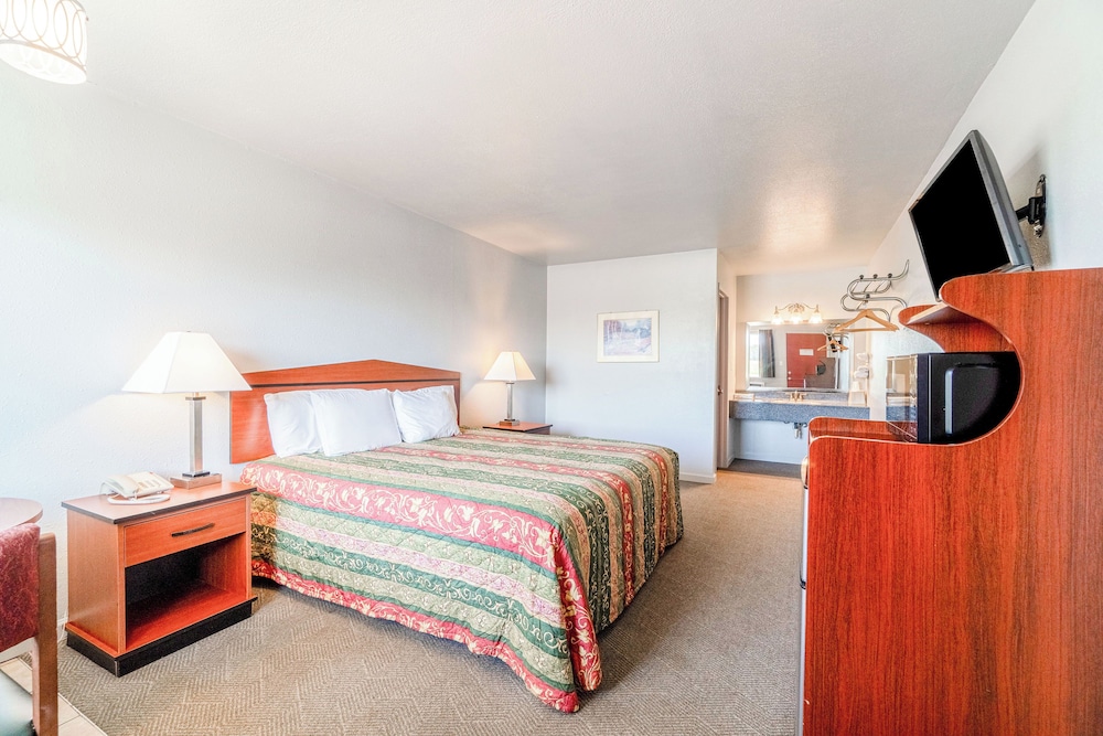 Room, 1 King Bed, Non Smoking photo 1
