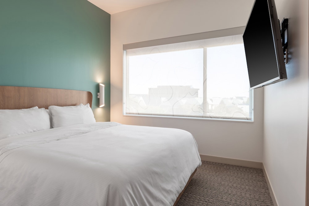 Suite, 1 Bedroom - Photo 1