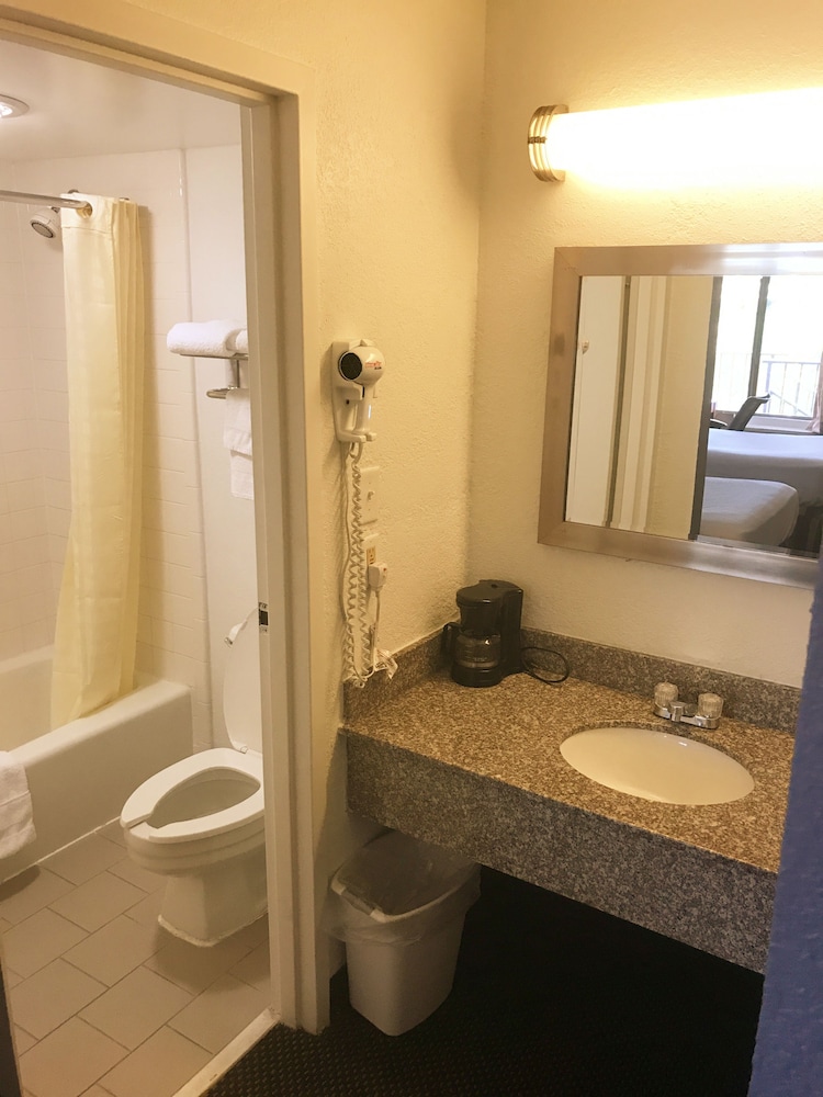 Studio Suite, 1 King Bed, Non Smoking - Photo 2