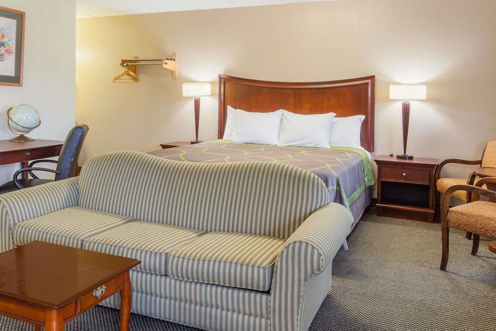 Studio Suite, 1 King Bed, Non Smoking - Photo 3