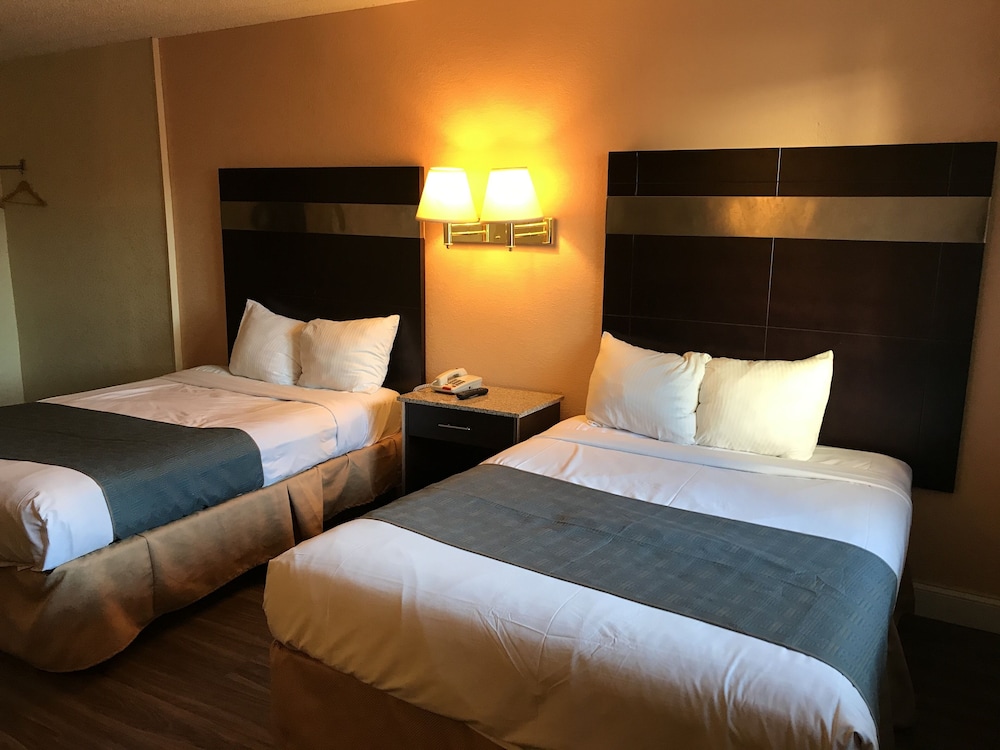 Basic Room, 2 Double Beds, Smoking - Photo 1