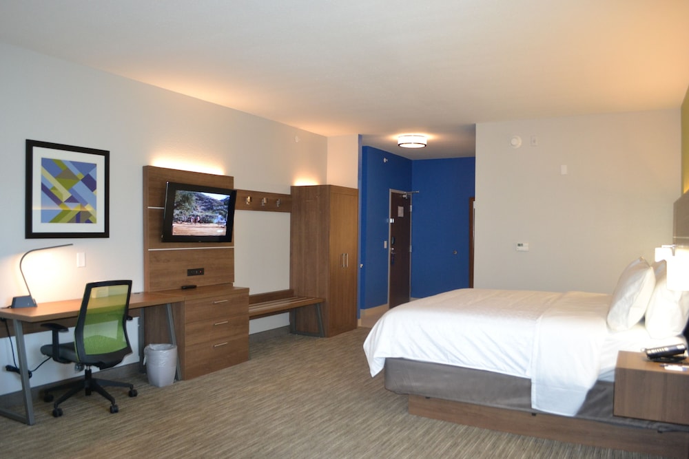 Standard Room, 1 King Bed, Accessible Bathtub (Communications, Accessible Tub) - Photo 7