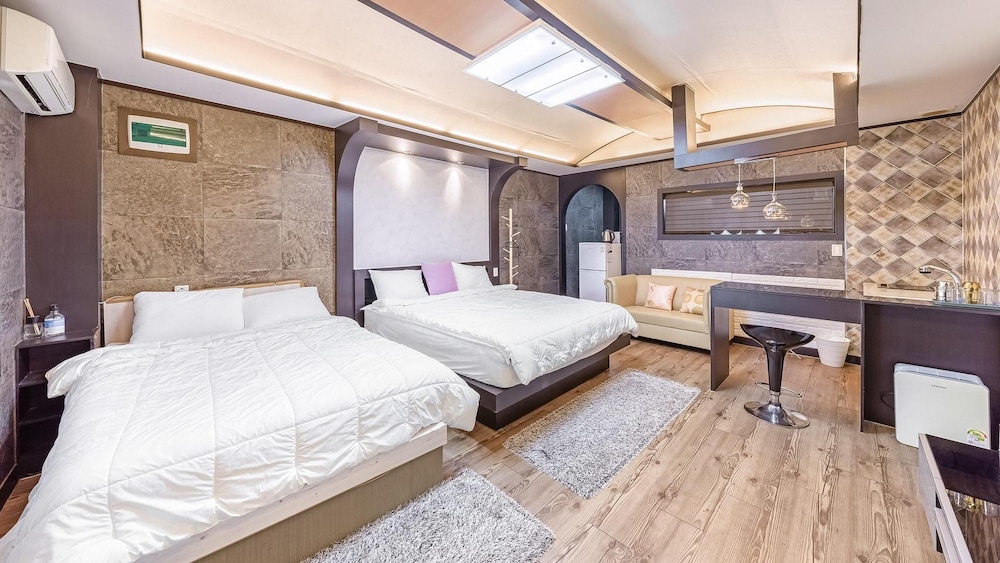 Basic Room, 1 Bedroom (pensyeonhyeonggeullaemping2(twin)) - Photo 1