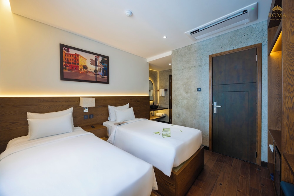Fratello, City View, 1 Queen Bed & 2 Twin Beds with Window - Photo 4