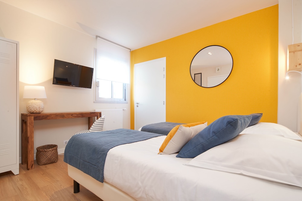 Standard Twin Room - Photo 2