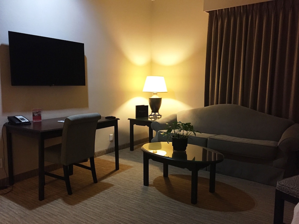 Premium Suite, 1 King Bed (Coast Premium King Junior Suite) - Photo 2