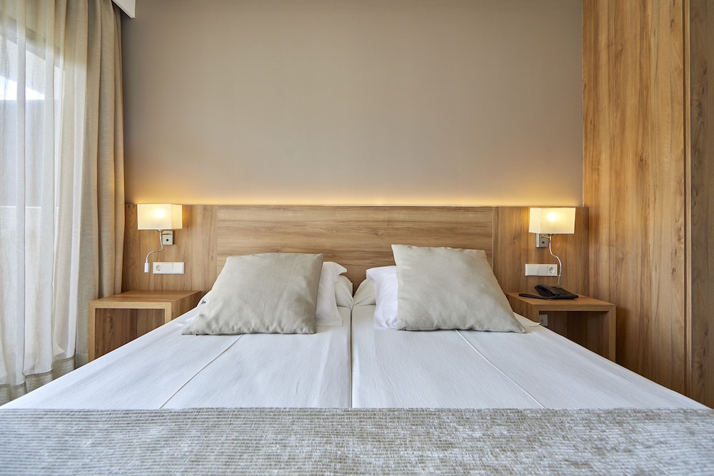 Double Room, Balcony, City View photo 3