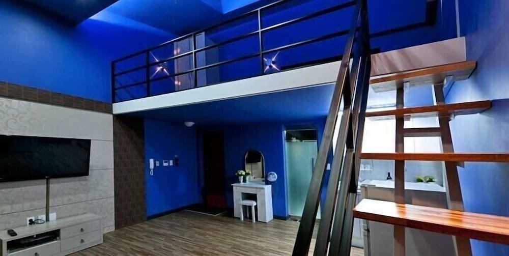 Duplex (Sky #302, Blue) photo 2