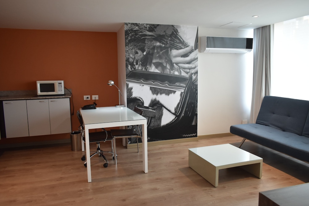 Suite, 1 Queen Bed - Photo 19