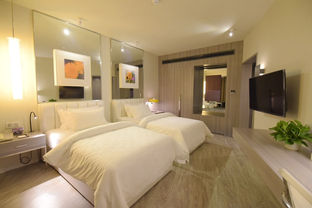 Twin Room (Super Sassy)