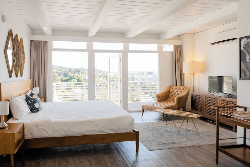 Hollywood Hills City View Studio