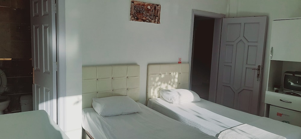 Family Double or Twin Room, Private Bathroom, Sea View photo 3