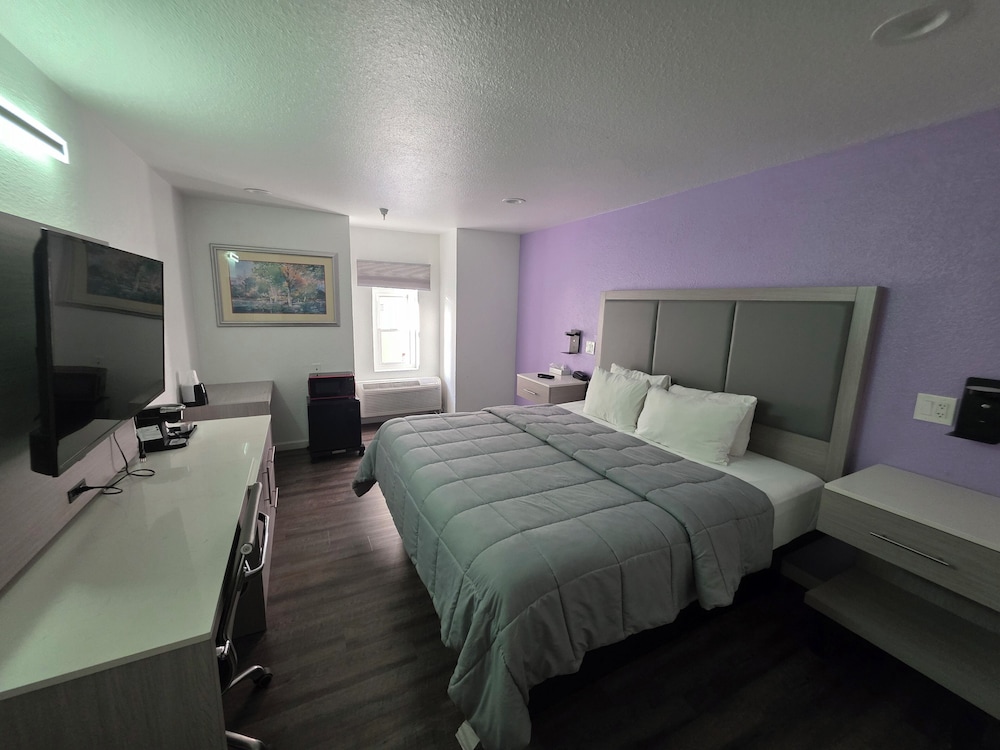 Room 1 King Bed - ADA