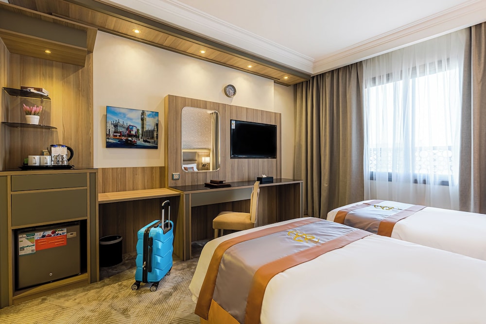 Basic Twin Room, 2 Queen Beds, Private Bathroom